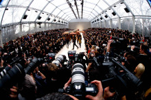 所谓“时装周”到底从何而来,米兰们的历史可以照出上海的未来?