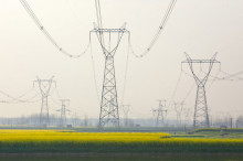 国家电网和南方电网近日正式启动农村电网改造工程