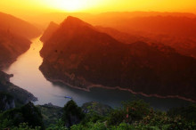 发改委:启动编制重庆武汉航运中心总体规划 打造“一道两廊三群”